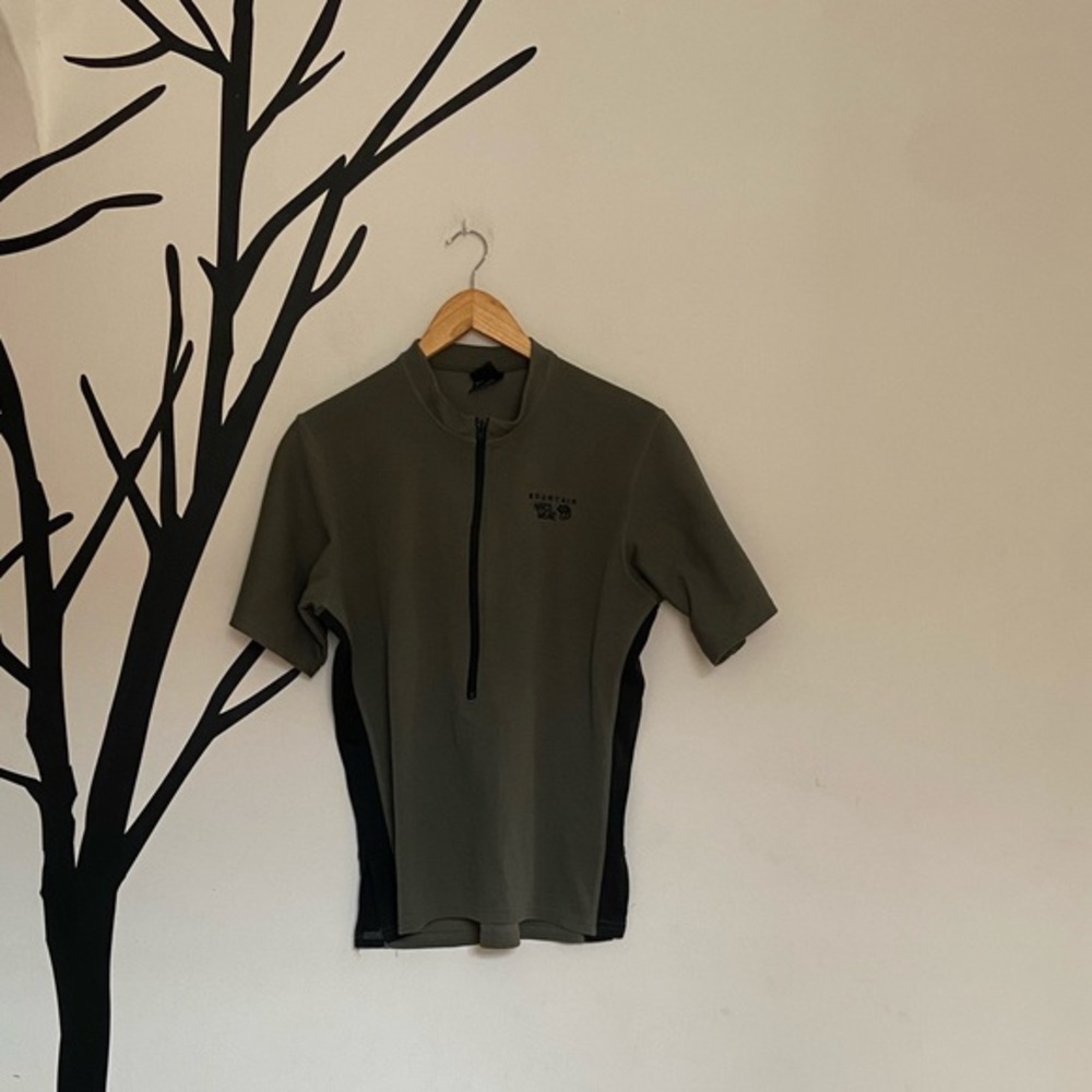 Mountain Hardwear green + black shirt
